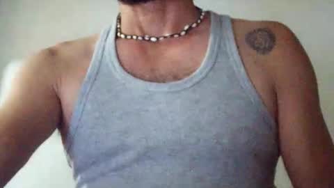 Snapshot of wolfofsea chatting on 10/19/25, 03:29 Luis online show from 10/19/25, 03:29