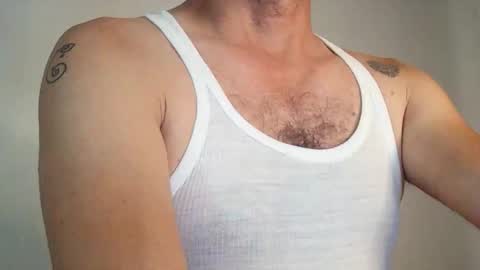 Snapshot of wolfofsea chatting on 10/31/25, 10:55 Luis online show from 10/31/25, 10:55