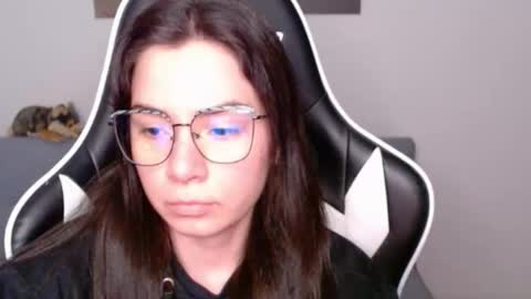 Snapshot of wolfs_daughter chatting on 04/22/26, 02:14 Alex online show from 04/22/26, 02:14