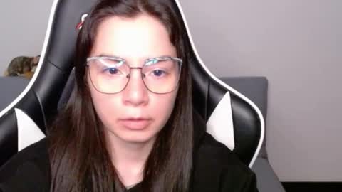 Snapshot of wolfs_daughter chatting on 04/23/26, 02:24 Alex online show from 04/23/26, 02:24