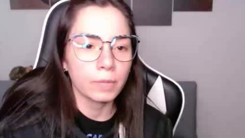 Snapshot of wolfs_daughter chatting on 04/27/26, 01:14 Alex online show from 04/27/26, 01:14