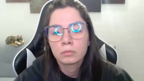 Snapshot of wolfs_daughter chatting on 04/29/26, 01:32 Alex online show from 04/29/26, 01:32