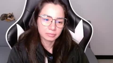 Snapshot of wolfs_daughter chatting on 04/30/26, 02:40 Alex online show from 04/30/26, 02:40