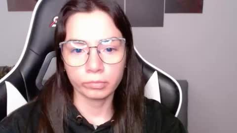 Snapshot of wolfs_daughter chatting on 05/04/26, 12:50 Alex online show from 05/04/26, 12:50