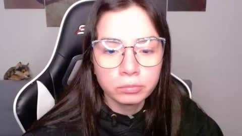 Snapshot of wolfs_daughter chatting on 05/05/26, 02:52 Alex online show from 05/05/26, 02:52