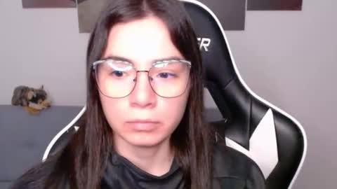 Snapshot of wolfs_daughter chatting on 05/07/26, 02:17 Alex online show from 05/07/26, 02:17