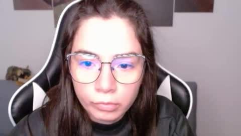 Snapshot of wolfs_daughter chatting on 05/09/26, 02:50 Alex online show from 05/09/26, 02:50