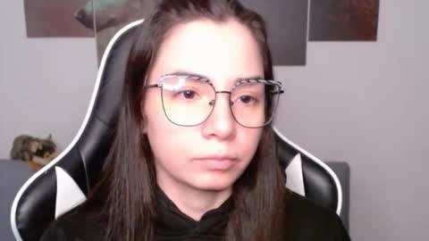 Snapshot of wolfs_daughter chatting on 05/10/26, 01:55 Alex online show from 05/10/26, 01:55