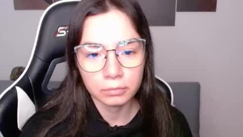 Snapshot of wolfs_daughter chatting on 05/12/26, 02:19 Alex online show from 05/12/26, 02:19