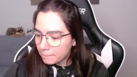 Snapshot of wolfs_daughter chatting on 05/18/26, 04:07 Alex online show from 05/18/26, 04:07