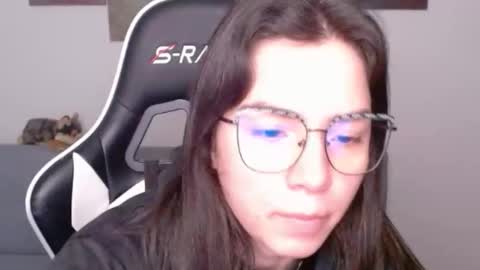 Snapshot of wolfs_daughter chatting on 05/19/26, 01:56 Alex online show from 05/19/26, 01:56