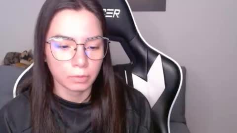 Snapshot of wolfs_daughter chatting on 05/25/26, 01:11 Alex online show from 05/25/26, 01:11