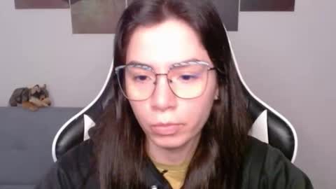 Snapshot of wolfs_daughter chatting on 05/31/26, 01:25 Alex online show from 05/31/26, 01:25