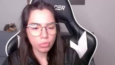 Snapshot of wolfs_daughter chatting on 06/04/26, 02:39 Alex online show from 06/04/26, 02:39