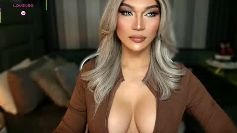 Julia online show from 12/02/25, 02:17