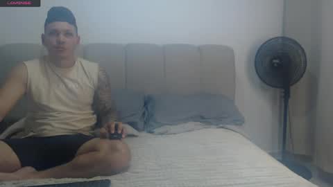 Snapshot of wondercouplexxx chatting on 05/08/26, 04:40 Sofia And Thomas online show from 05/08/26, 04:40