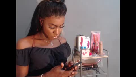 Snapshot of wonderfullight chatting on 05/13/26, 05:05 SHENIEL RODRIGUEZ online show from 05/13/26, 05:05