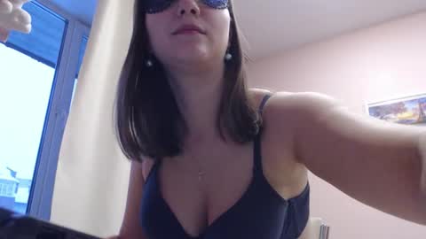 Woodland Peony online show from 12/22/25, 03:03