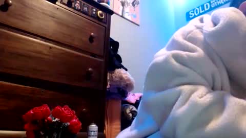 woofwolfxix online show from 10/29/25, 06:15