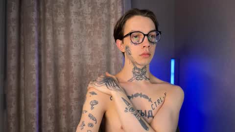 Snapshot of worldofllove chatting on 02/21/25, 09:11 Arnika and Simon online show from 02/21/25, 09:11