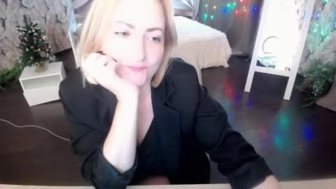 Snapshot of wow_co chatting on 12/19/24, 04:13 wow_co online show from 12/19/24, 04:13