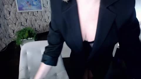 Snapshot of wow_co chatting on 01/13/25, 07:21 wow_co online show from 01/13/25, 07:21