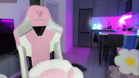 Emi online show from 09/09/25, 07:13