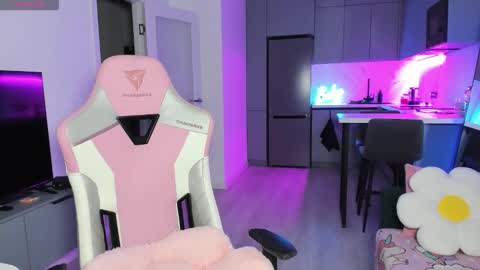 Emi online show from 10/07/25, 04:04