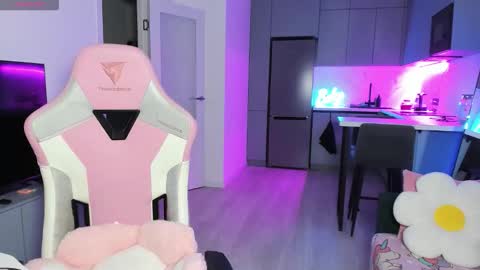 Emi online show from 10/08/25, 04:04