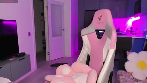 Emi online show from 10/10/25, 05:12