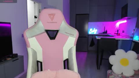 Emi online show from 10/15/25, 04:07