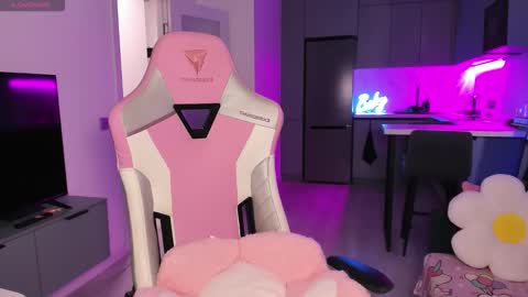 Emi online show from 10/28/25, 03:58