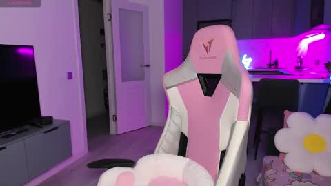 Emi online show from 12/15/25, 04:11