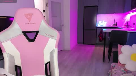 Emi online show from 12/17/25, 04:02