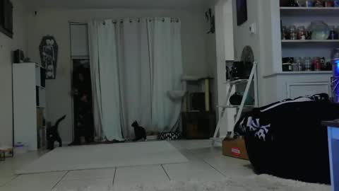 Crystal Lake online show from 10/08/25, 05:05