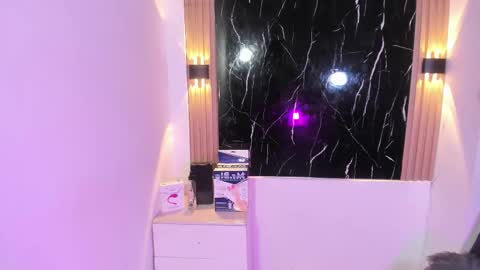 wyatt online show from 10/31/25, 04:02