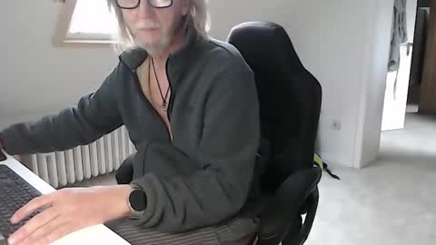 WyattEarp64 online show from 10/15/25, 09:09