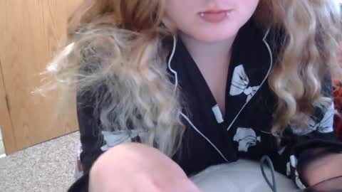 x2kayx2 online show from 05/05/26, 04:48