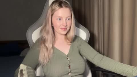 Snapshot of x__ivy_x chatting on 11/10/25, 03:22 eva online show from 11/10/25, 03:22