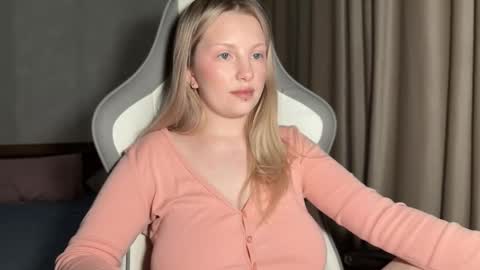 Snapshot of x__ivy_x chatting on 11/24/25, 04:40 eva online show from 11/24/25, 04:40