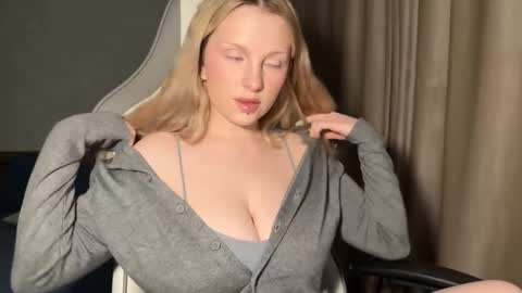 Snapshot of x__ivy_x chatting on 11/29/25, 03:59 eva online show from 11/29/25, 03:59