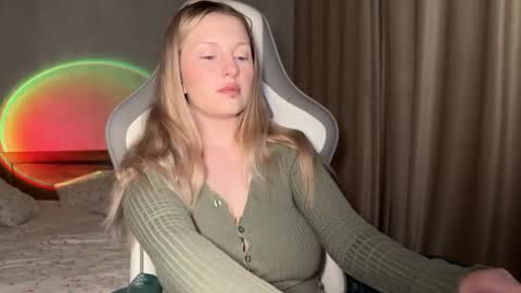 Snapshot of x__ivy_x chatting on 12/15/25, 05:28 eva online show from 12/15/25, 05:28