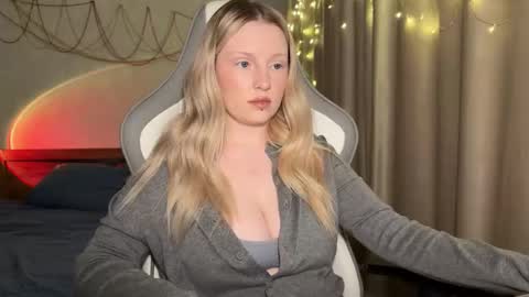 Snapshot of x__ivy_x chatting on 12/21/25, 04:14 eva online show from 12/21/25, 04:14