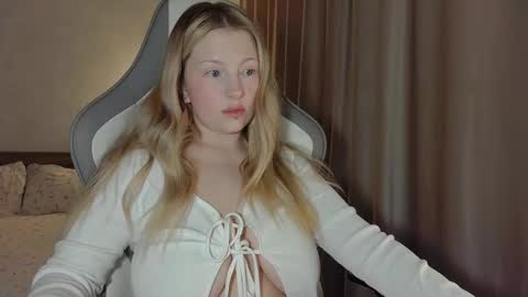 Snapshot of x__ivy_x chatting on 02/18/26, 04:25 eva online show from 02/18/26, 04:25