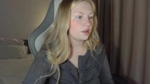 Snapshot of x__ivy_x chatting on 05/22/26, 05:18 eva online show from 05/22/26, 05:18