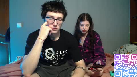 Philipp and Este online show from 11/19/25, 02:06