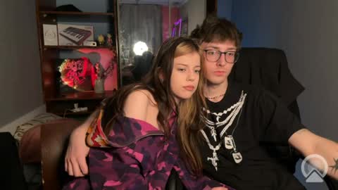 Philipp and Este online show from 04/01/26, 10:40