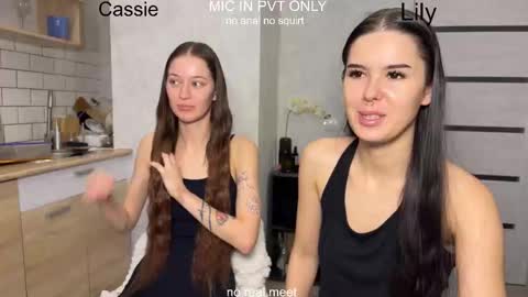 wiwi clap clap cat baby girl online show from 02/03/26, 11:04