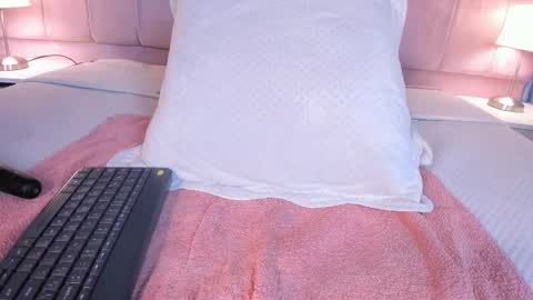 x_milu online show from 03/08/25, 10:02