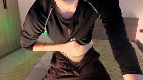 Snapshot of x_nile chatting on 12/14/25, 07:36 Nile online show from 12/14/25, 07:36